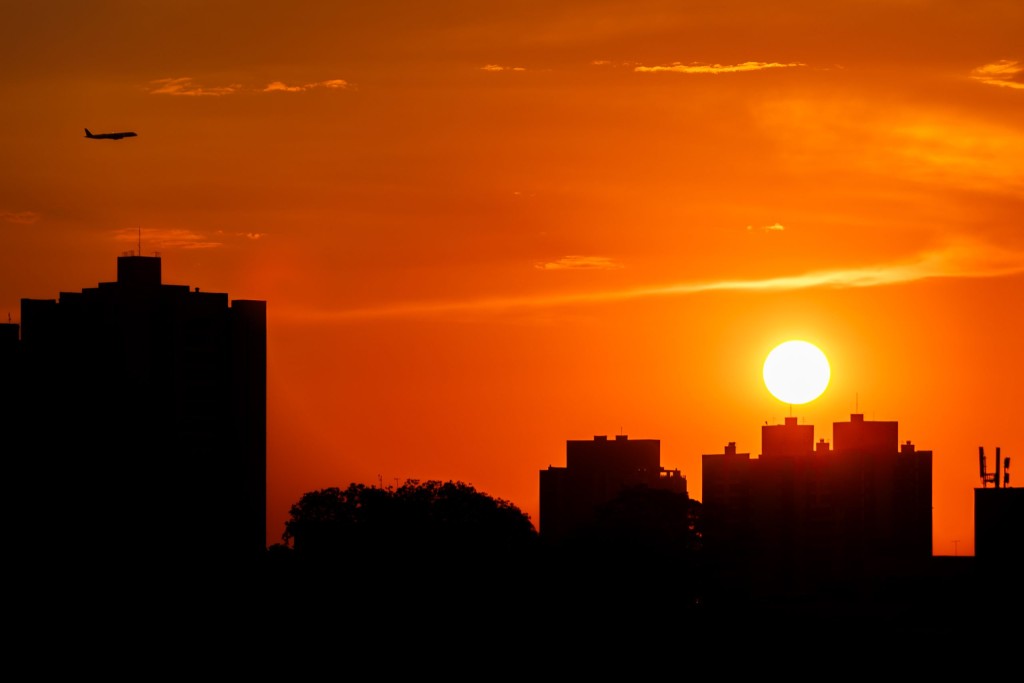 Cuiabá entra em alerta vermelho devido onda de calor e pode ultrapassar 40ºC
